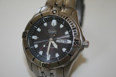 ... Divers Mens Citizen Titanium Eco-Drive Wrist Watch wr 200 E100-S011922