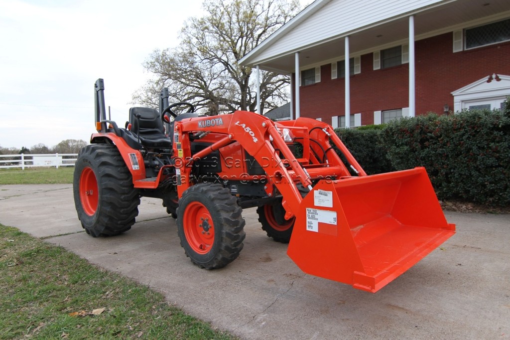 Kubota B3300 SU Tractor 4X4 Kubota L504 Loader Warranty to 2014 only 54hrs