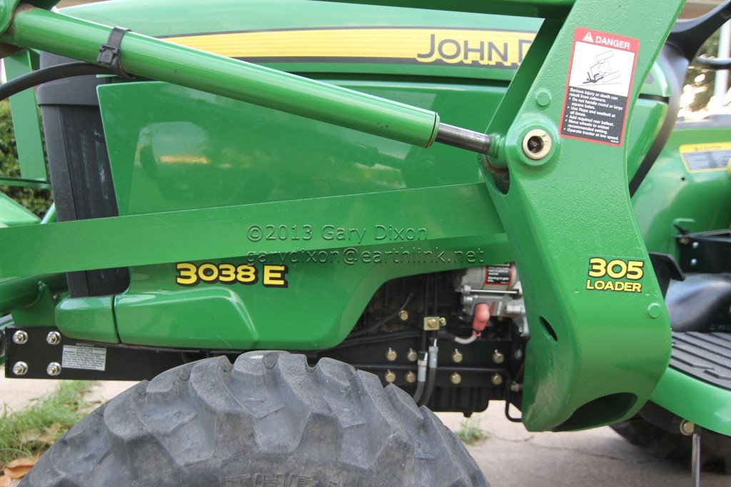 John Deere 3038e MFWD with JD 305 Loader and Angle Blade