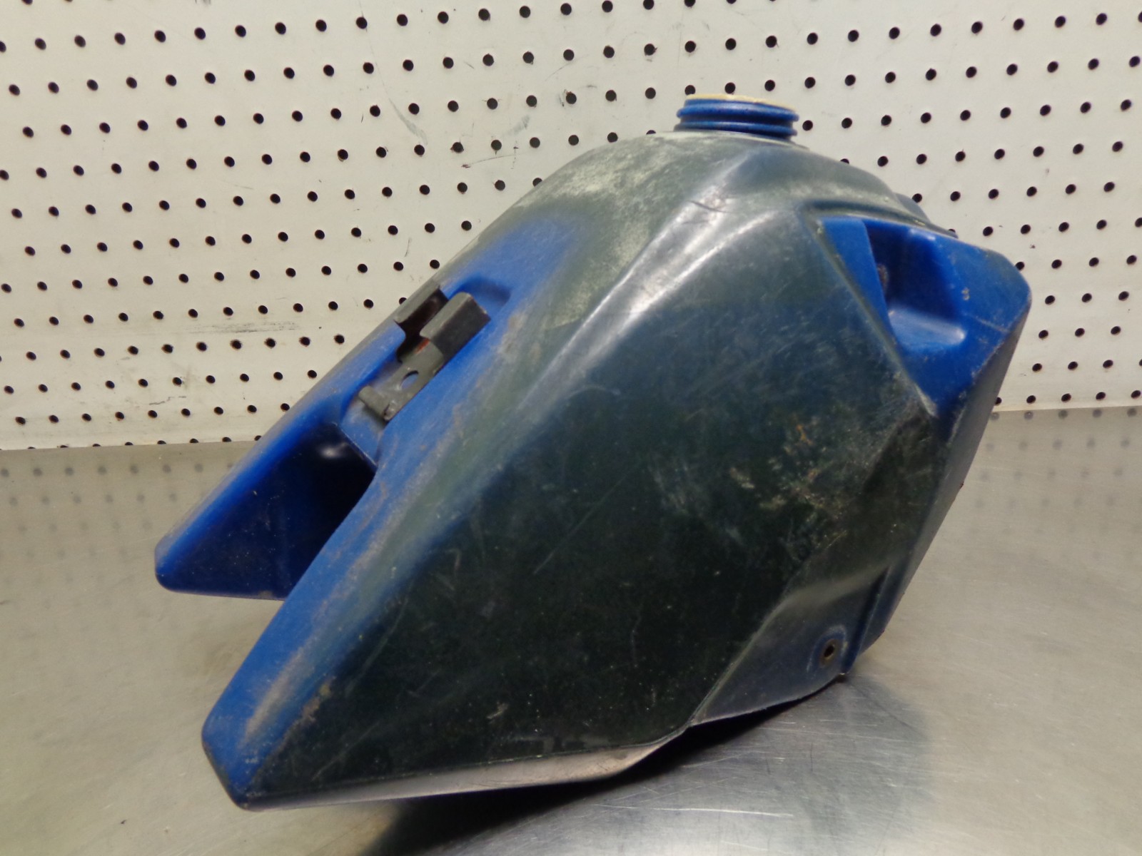 0004 YAMAHA TTR90 TTR 90 OEM GAS TANK FUEL CELL