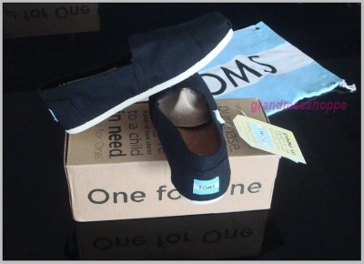 Toms Shoes Free Shipping on Toms Classic Women S Slip On Black Canvas Shoes     New W Tags Free