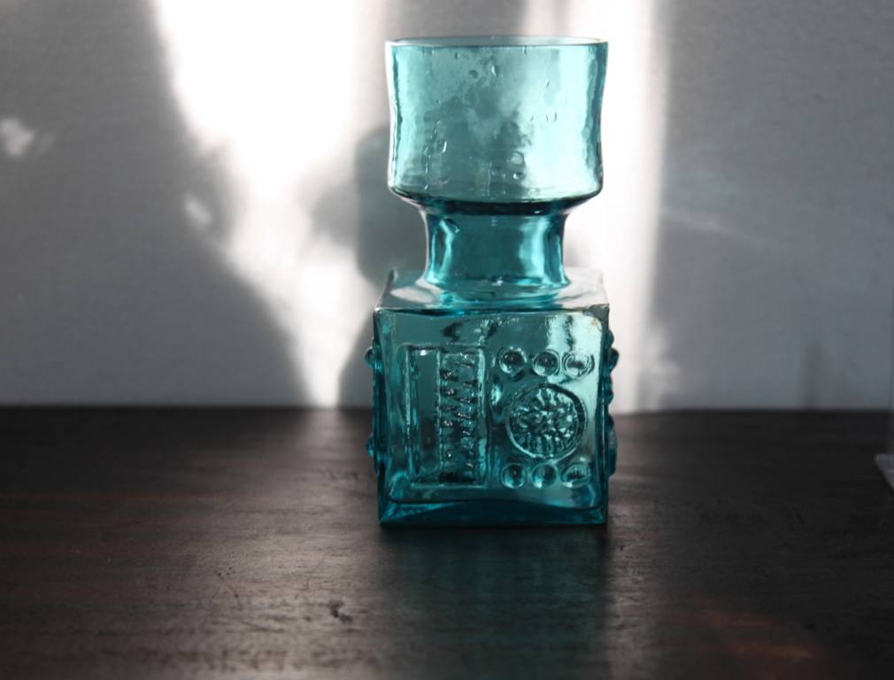 Unsigned blue vase. 704593529_o