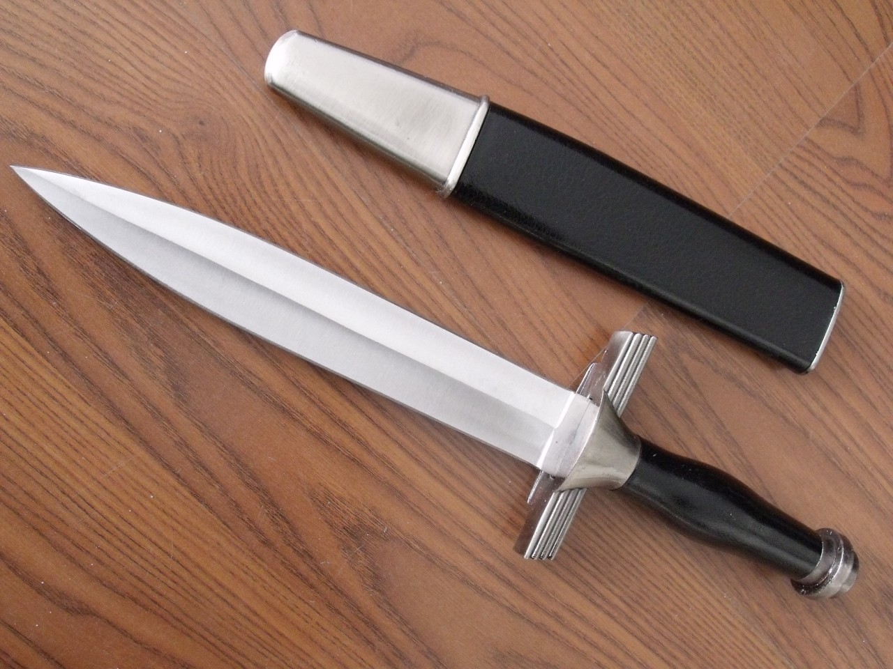 Brand New German Double Edged Hunting Knife/Dagger D089 eBay