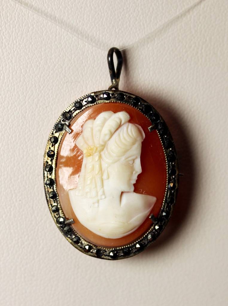Beautiful Vtg Naples Italy Shell Cameo w/Marcasite 800 Silver Pin