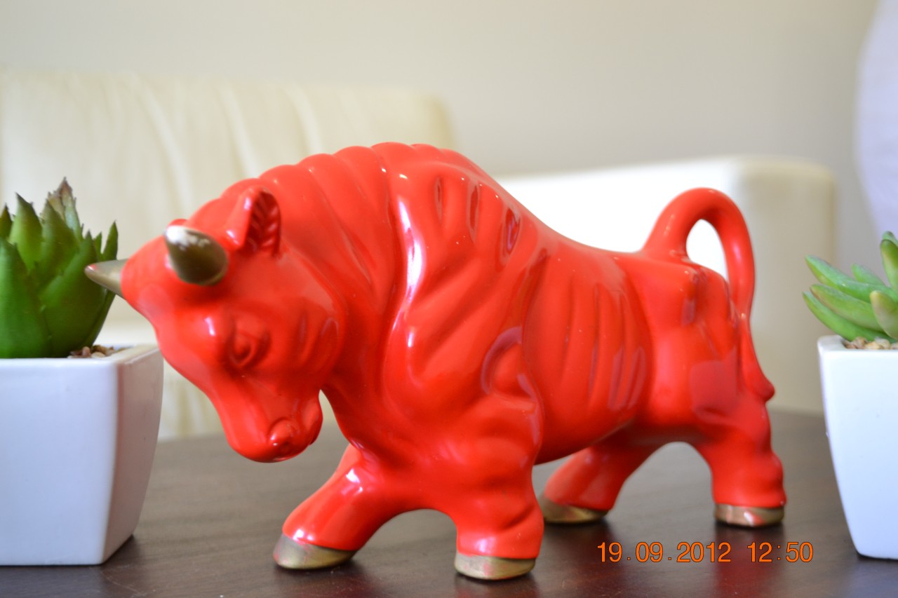 Vintage Retro Kitsch Ceramic Spanish Red Bull Large Retro Collectable