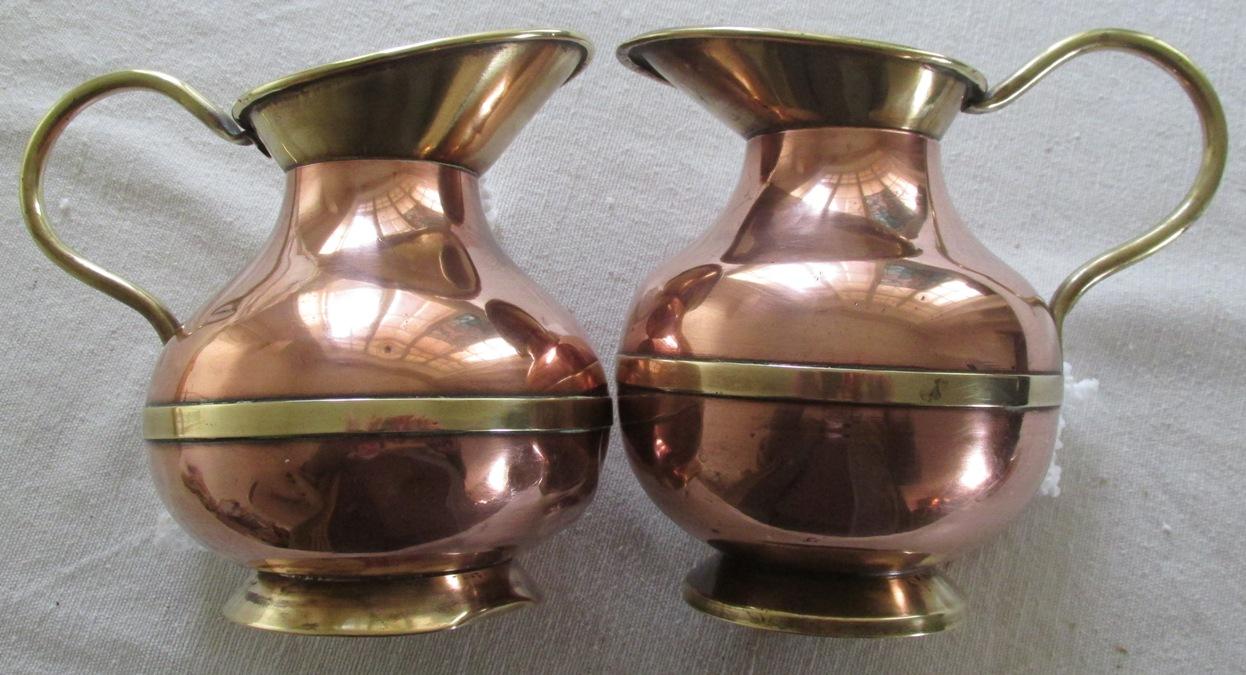 Pair vintage copper & brass ornamental jugs/vases 16cm tall x 13cm. - Afbeelding 1 van 1