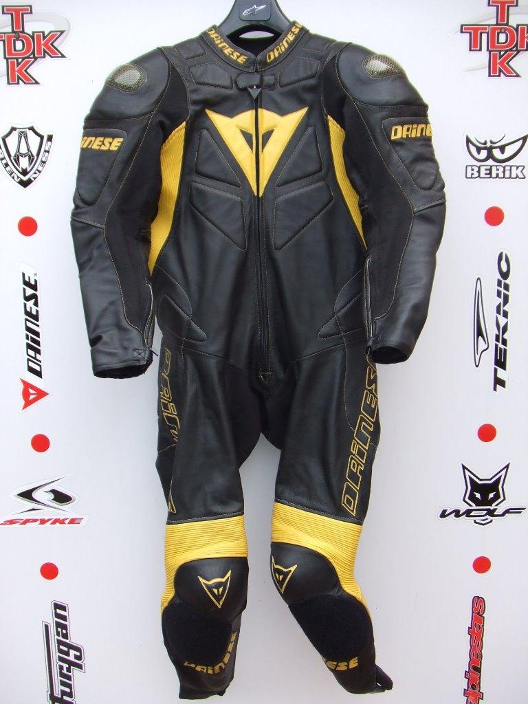 Dainese Protech 1 piece race suit with hump uk 42 euro 52 - Afbeelding 1 van 1