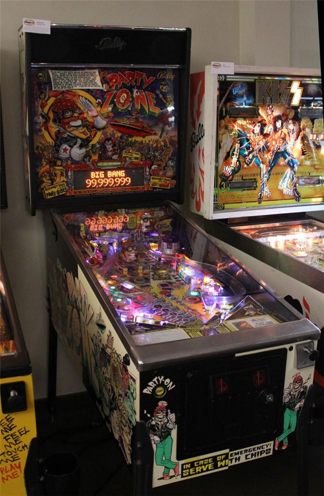 PARTY ZONE Pinball Machine Bally 1991 "Now Entering the PARTY ZONE