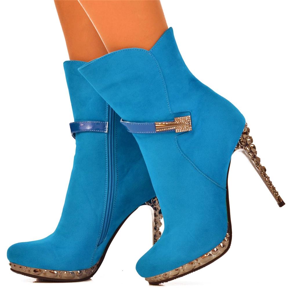 boots with turquoise sole