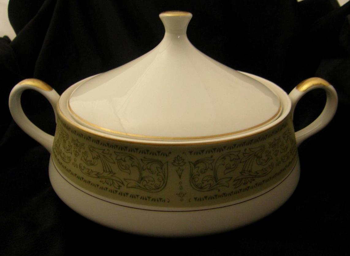 Sheffield Fine China Japan China Dinnerware Camelot Pattern 605 Covered