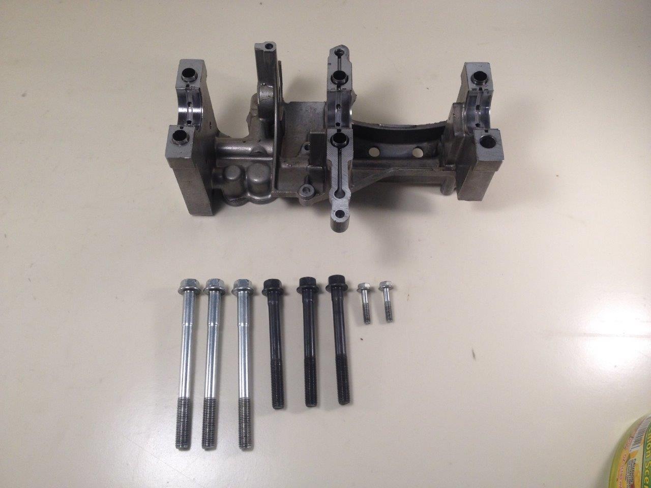 7981 HONDA CM400 ENGINE Crankshaft Bearing Crank Shaft Holder Clamp