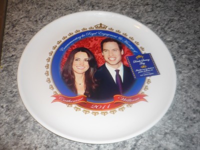 Royal Wedding Collectibles on Royal Wedding Memorabilia Silver Chrome Keyring Fob   Ebay