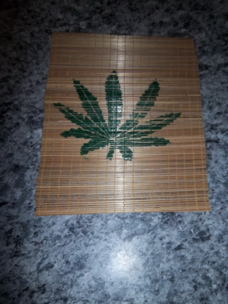 Small/ Meduim Smiley Face Or Weed PRINT BAMBOO tobbacco Cigarette