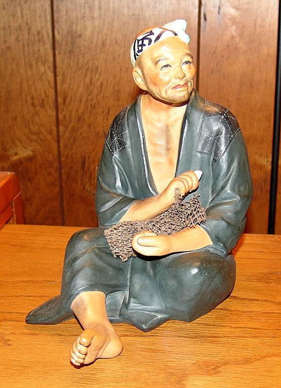 VINTAGE HAKATA URASAKI JAPANESE FISHERMAN CERAMIC DOLL ASIAN FIGURINE