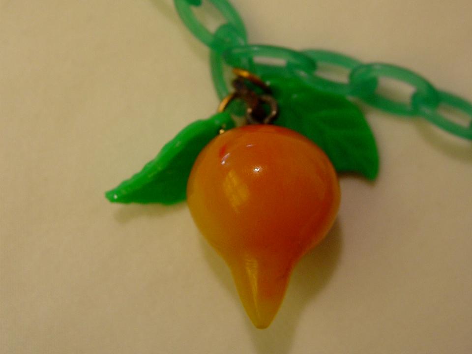 RARE BAKELITE LARGE FRUIT NECKLACE/ APPLEJUICE/COLORS ! eBay
