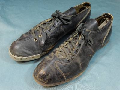 baseball cleats with pitching toe