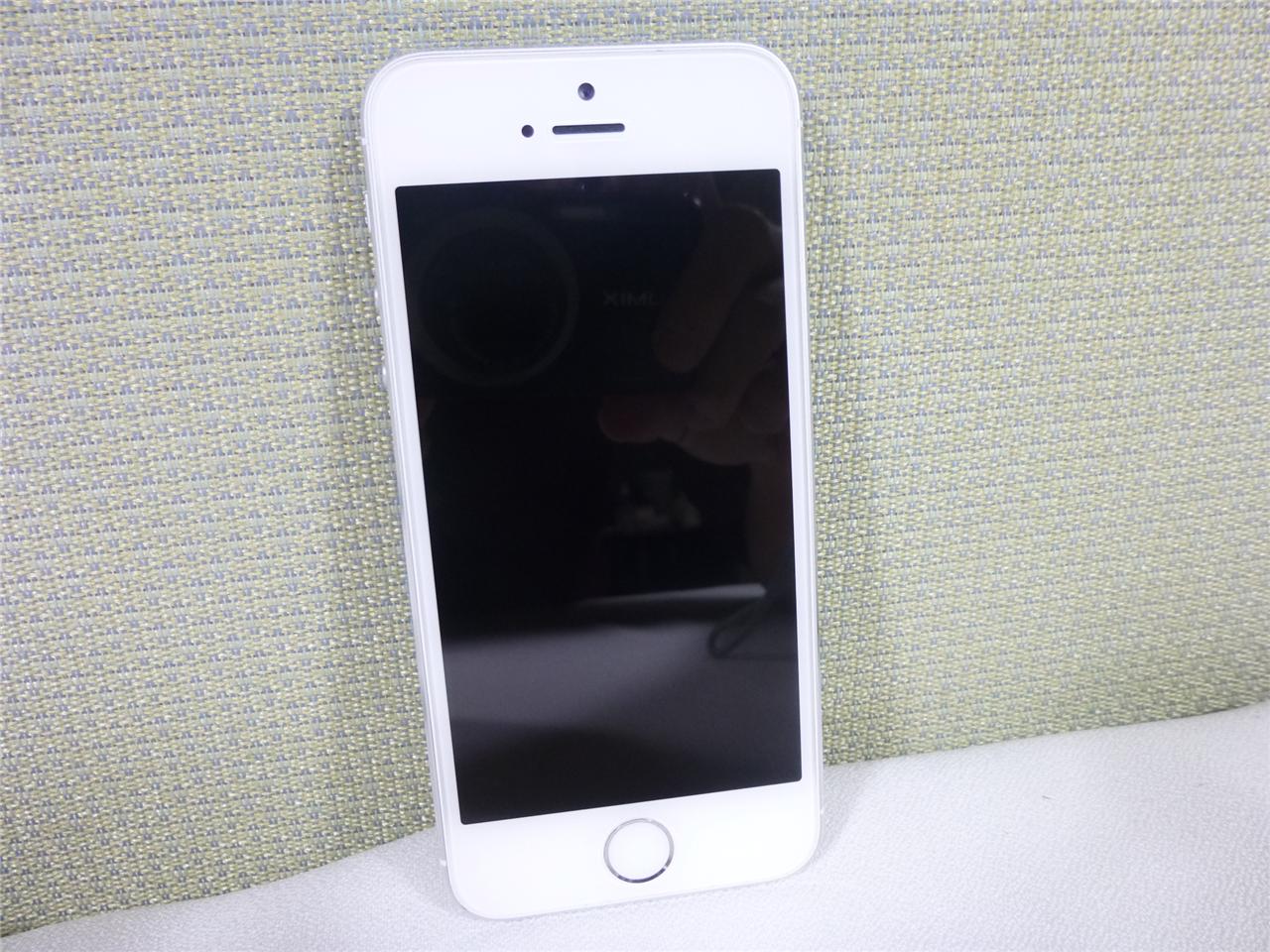 ... **USED** UNKNOWN Carrier Apple iPhone 5S 16GB - Silver - CLEAN ESN