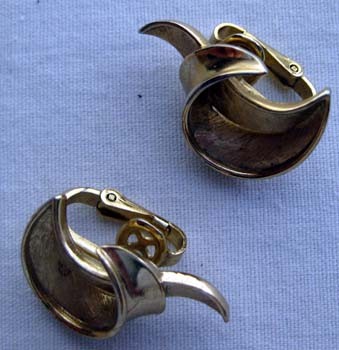 Vintage Clip Earrings Trifari Art Deco Gold Plated