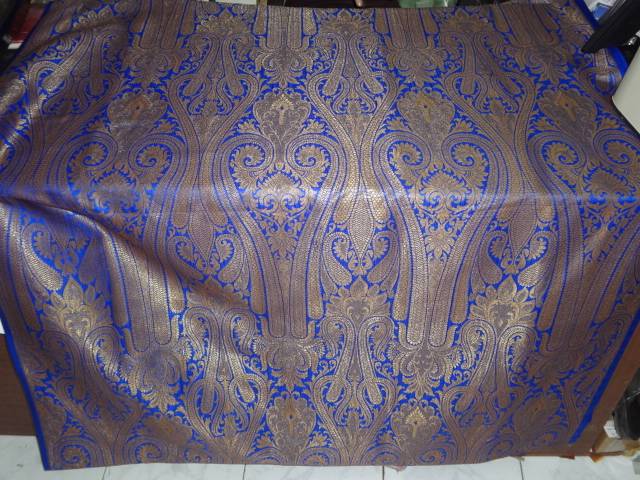 100% HEAVY PURE SILK BROCADE FABRIC ROYAL BLUE WITH METALLIC GOLD