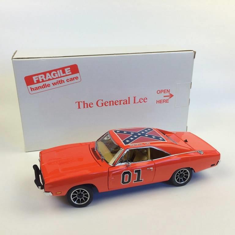 Danbury Mint 1969 Dodge Charger GENERAL LEE 124 Die Cast Dukes of