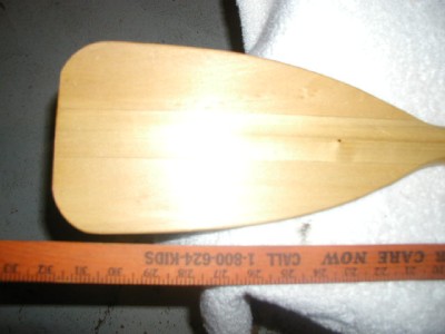 NICE LITTLE PADDLE WOULD LOOK GOOD DISPLAYED. IT DOES HAVE A FEW DINGS 