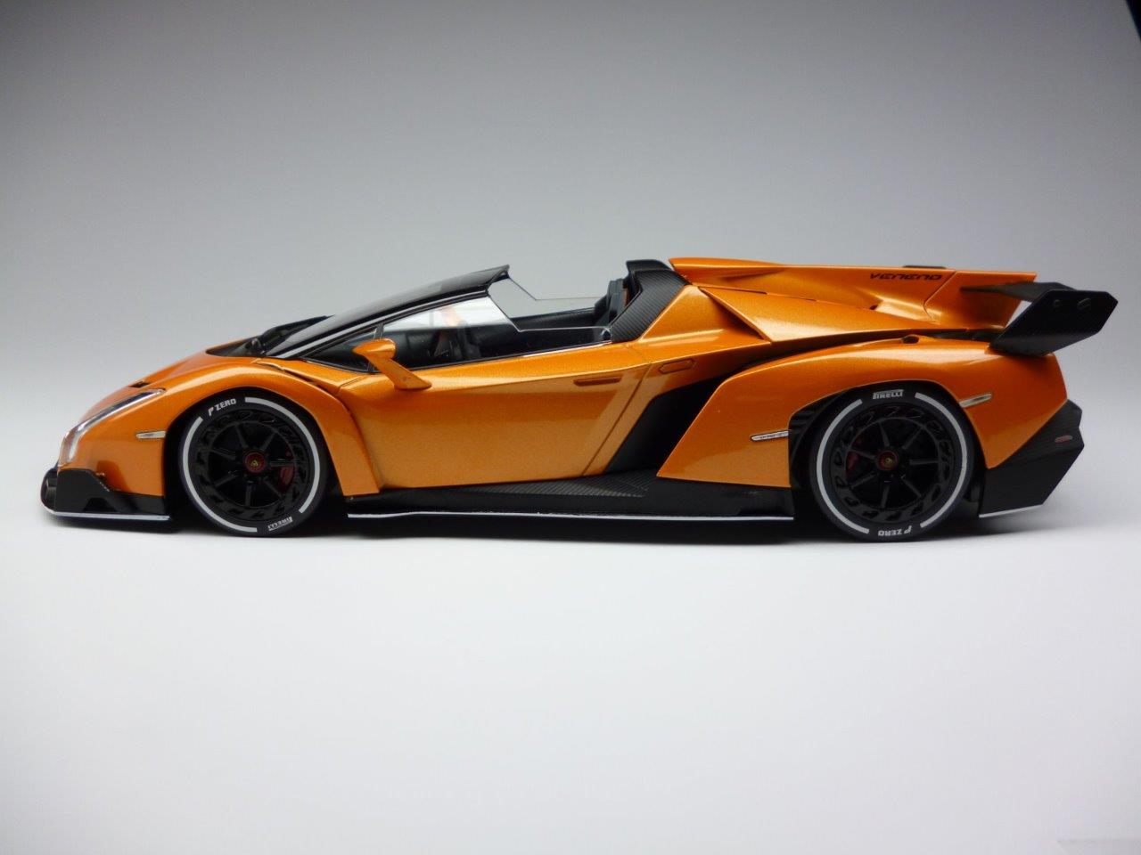 KYOSHO 1:18 LAMBORGHINI VENENO ROADSTER ORANGE