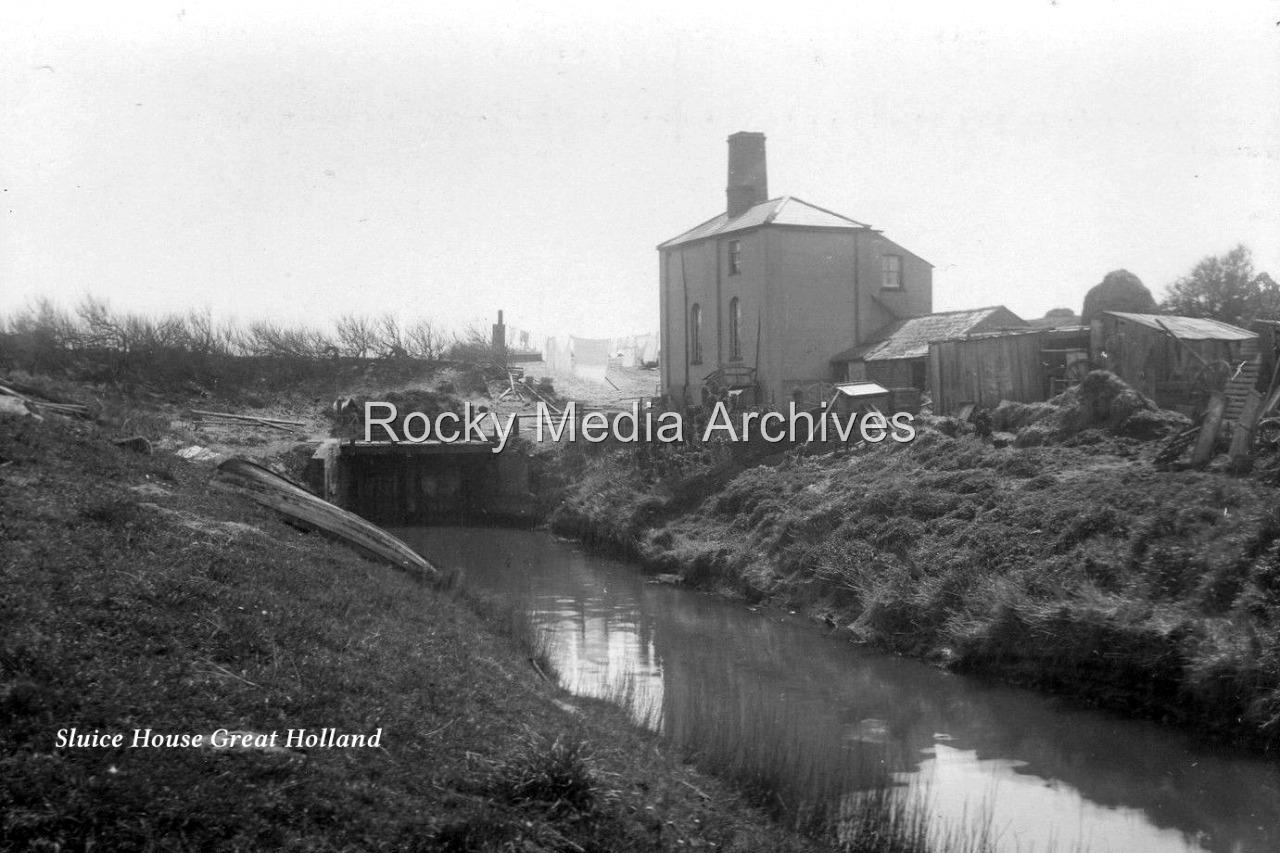 Wsd81 Sluice House, Great Holland, Essex. Photo eBay
