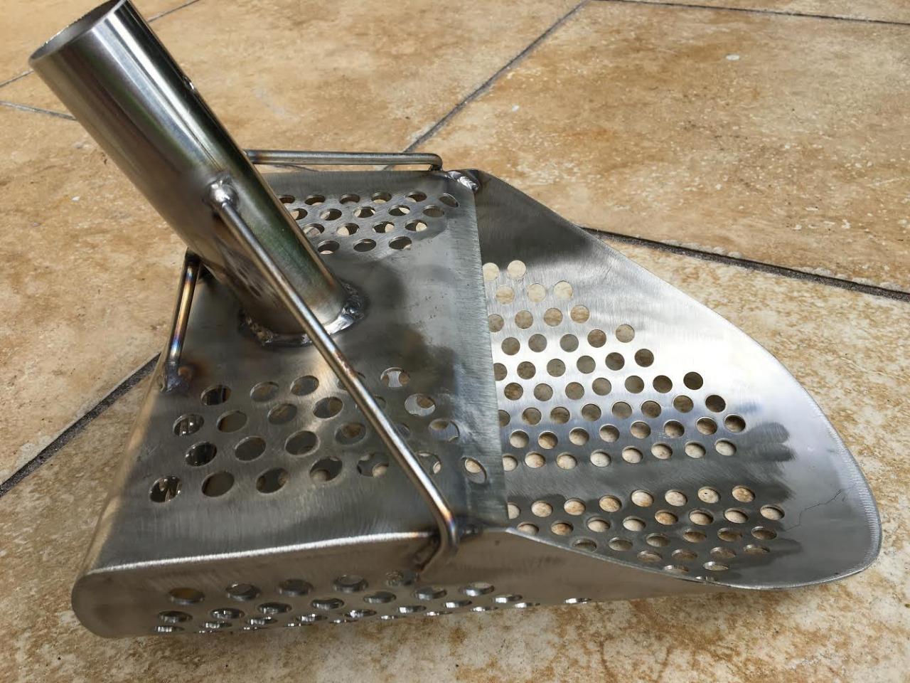 beach digging tools