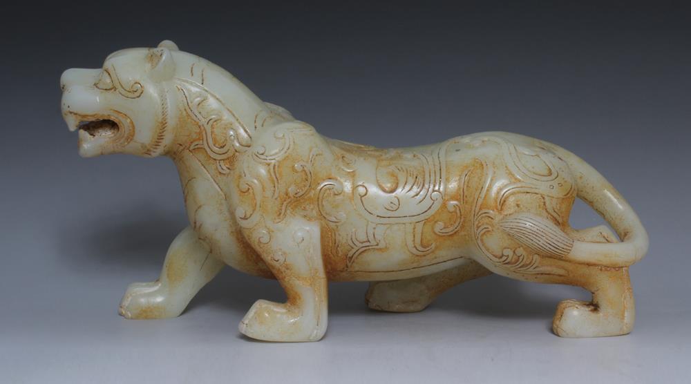 VERY FINE LARGE ANTIQUE CHINESE CARVED JADE TIGER STATUE