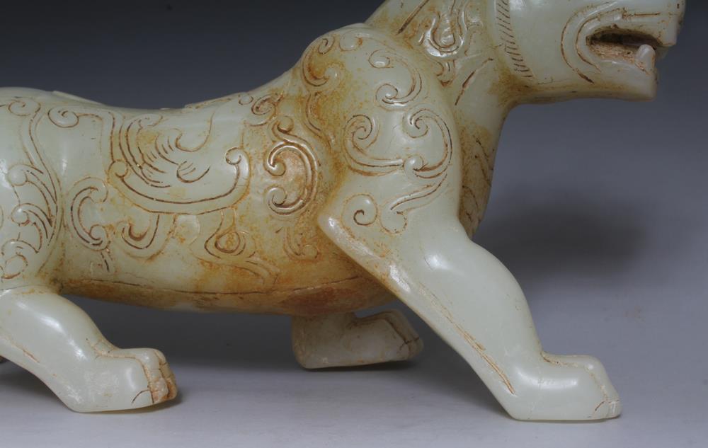VERY FINE LARGE ANTIQUE CHINESE CARVED JADE TIGER STATUE