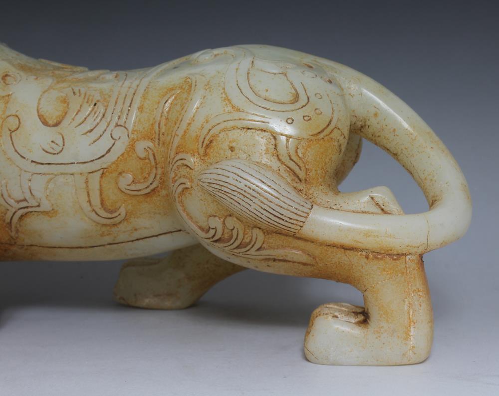 VERY FINE LARGE ANTIQUE CHINESE CARVED JADE TIGER STATUE