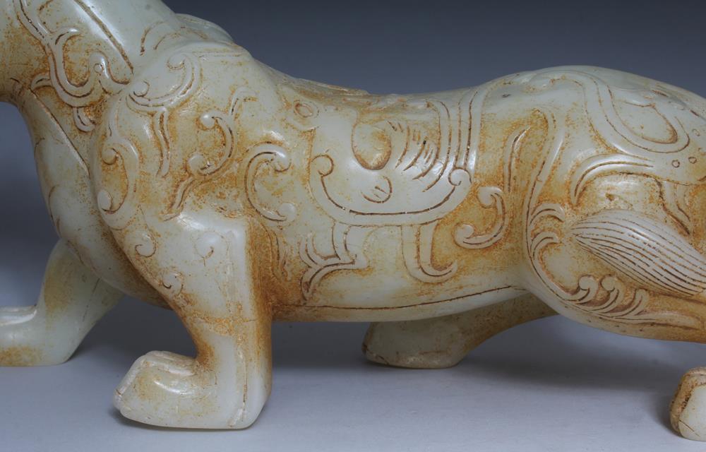 VERY FINE LARGE ANTIQUE CHINESE CARVED JADE TIGER STATUE