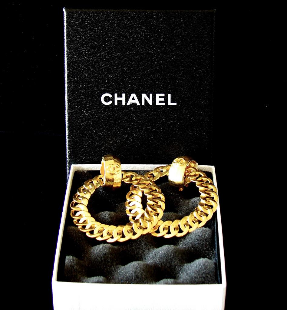 AUTH CHANEL Large Hoop Earrings CC Logo Interlock Chain 96P Statement