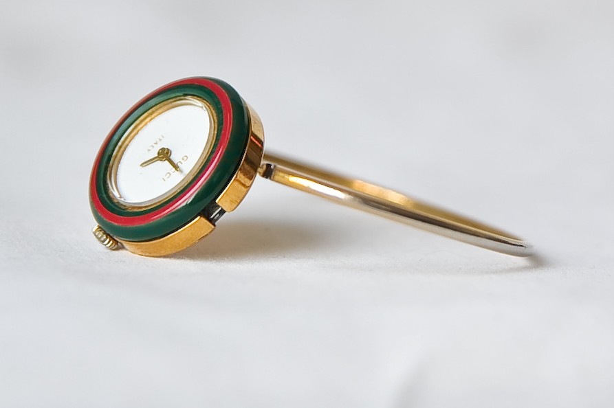 gucci bangle watch interchangeable bezel