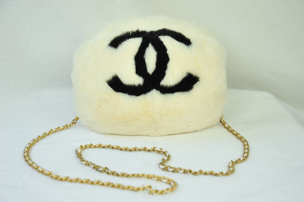 CHANEL White Black Fur *MUFF* Shoulder Bag Handbag Hand Warmer Chain Strap Purse