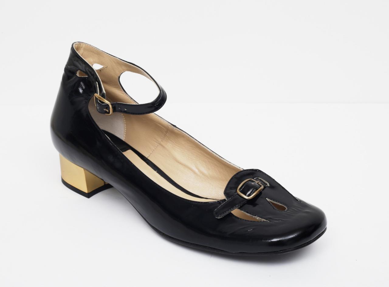 CHLOE 595 Black+Gold Leather LowHeel AnkleStrap Buckle Pump 8.538.5