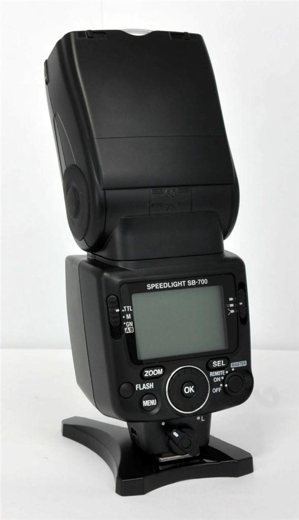 Nikon AF Speedlight SB700 TTL Flash Attachment for D3100 D3200 D5100