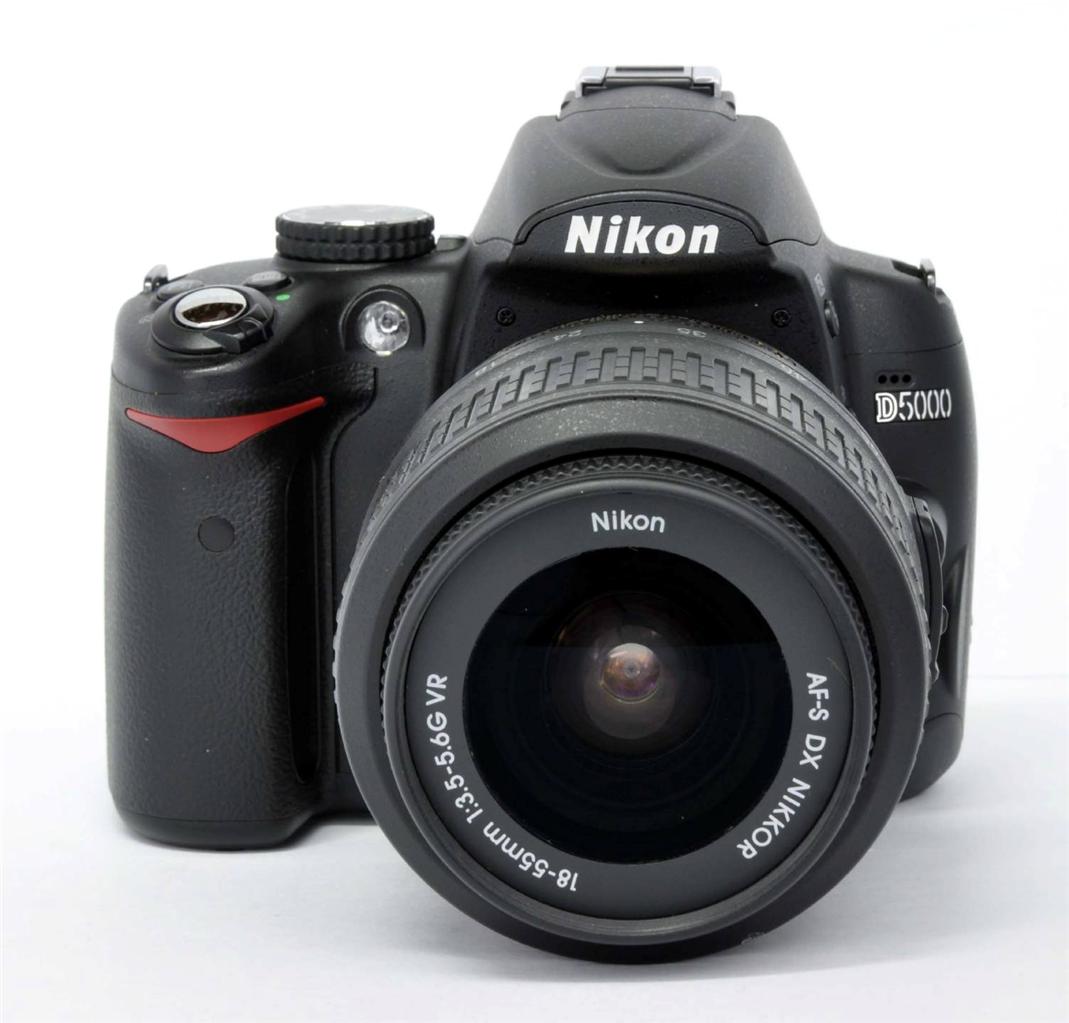 Nikon D5000 12.3 MP Digital DSLR Camera Kit w/AFS DX VR 1855mm 3.55