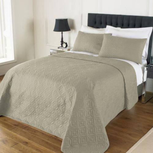 Embossed Bedspread and 2 Pillow Shams Double King Size Quilted Throw