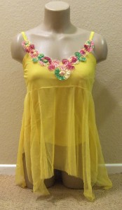 NWT YELLOW SLEEVELESS TOP WITH EMBROIDERED FLOWERS S