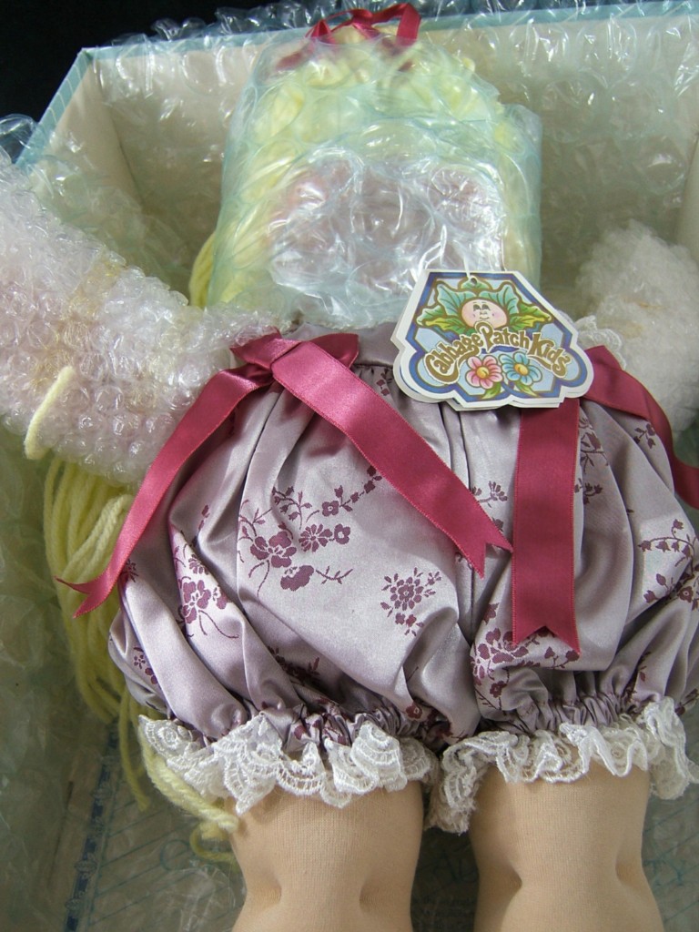 1985 Porcelain CABBAGE PATCH KIDS DOLL Dee UNUSED