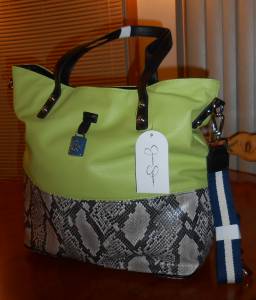 Details about JESSICA SIMPSON NEON GREENBLACK PYTHON GETAWAY TOTE ... Details about JESSICA SIMPSON NEON GREENBLACK PYTHON GETAWAY TOTE ...
