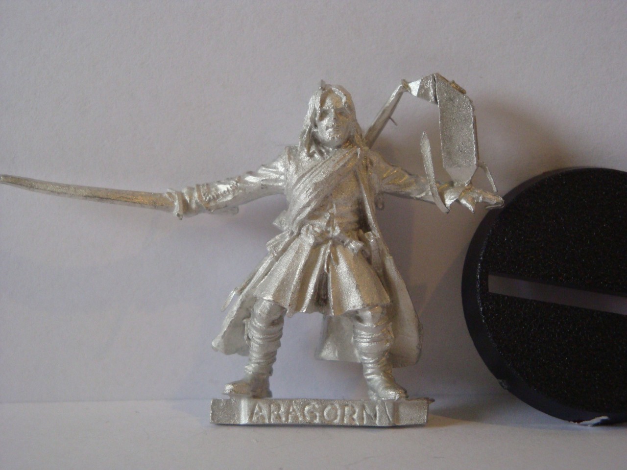 Aragorn metal miniature MINT LOTR Warhammer Fantasy Games Workshop - Photo 1/1