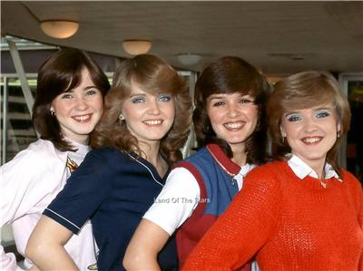 THE NOLANS CLASSIC STUNNING 10 X 8 IN