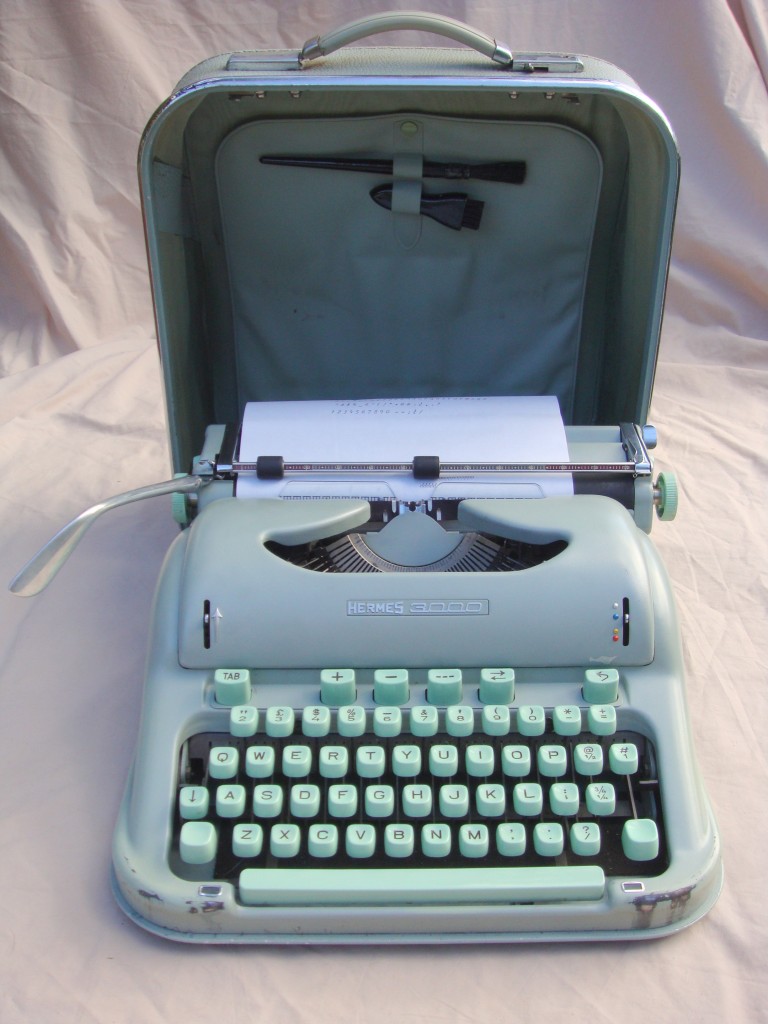 HERMES 3000 Vintage 50's CURSIVE FONT Portable Typewriter Green Keys