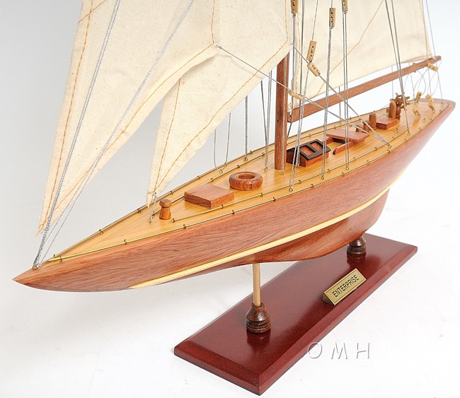 Shipped with the masts and sails folded down, assembles in minutes (a 