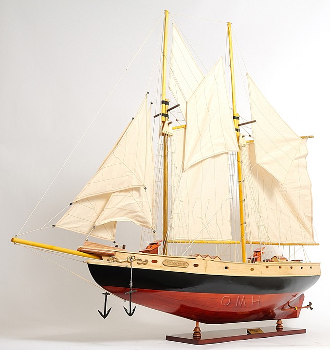 Schooner Bluenose II Wooden Ship Model 47 034 Sailboat Fully Assembled 