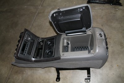 01 02 Yukon Denali Center Console Grey W Cup Holder Trip