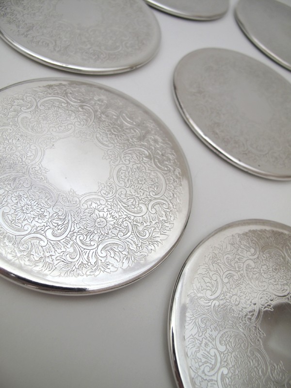 SET OF 8 QUALITY SILVER PLATE STRACHAN DRINK COASTERS VINTAGE RETRO - Photo 1 sur 1