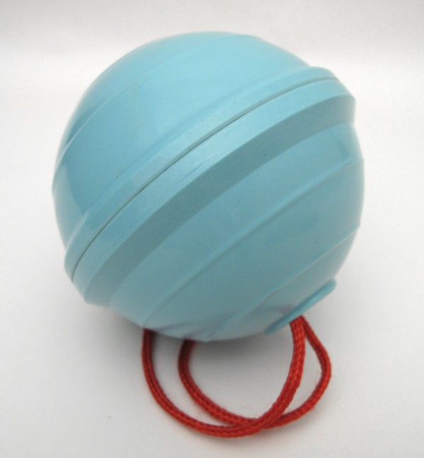 VINTAGE MINT GREEN BAKELITE KNITTING WOOL BALL STRING HOLDER ART DECO